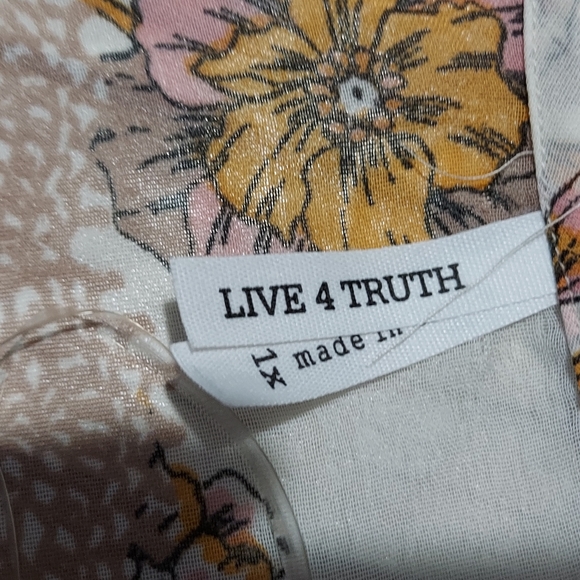 Live 4 Truth Peachy Floral design 1X - Picture 5 of 9